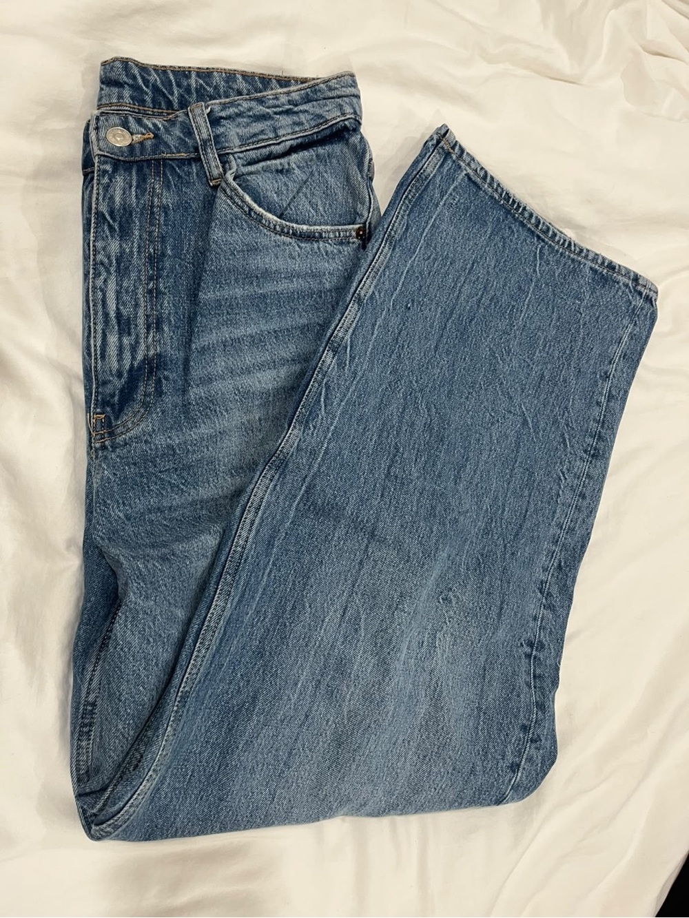 Zara women’s high waisted straight Jeans in Light Blue Denim size 6